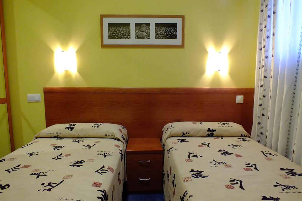Hostal Los Claveles Torrejón de Ardoz Zewnętrze zdjęcie